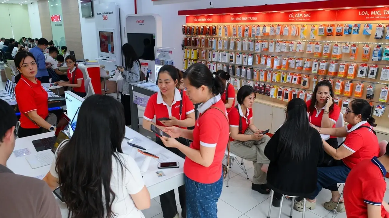 مشغلو شبكات الهاتف المحمول يقدمون الدعم للعملاء طوال فترة العطلة لمراجعة بيانات الاشتراك